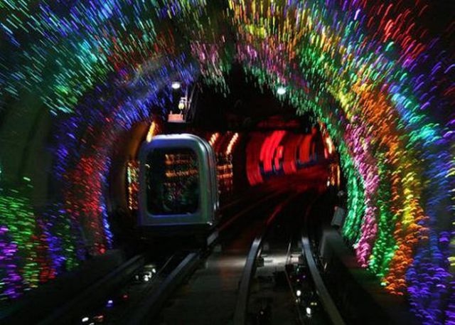 в тоннеле Бунд Шанхай фото