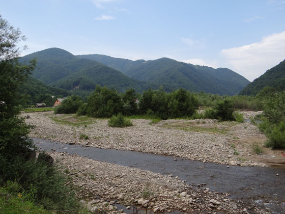 река Тересва в долине разветвляется на множество рукавов