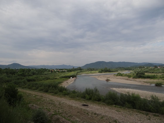 река Тересва в долине разветвляется на множество рукавов