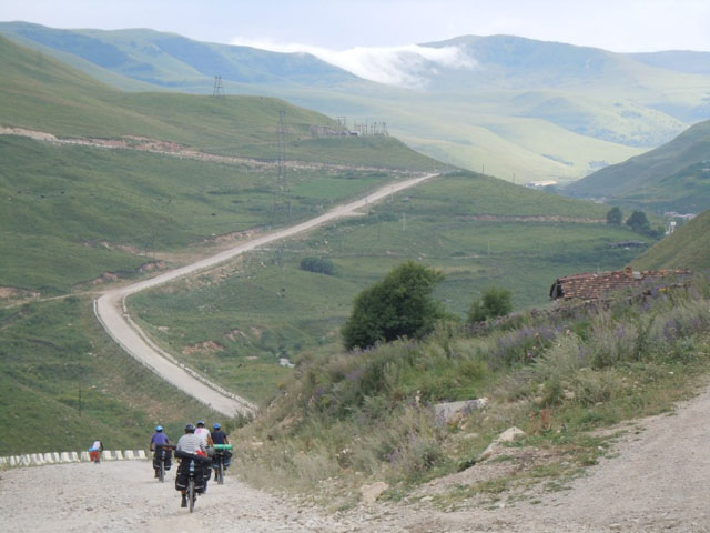 Велопоход по Кавказу. Спуск в село Кичи-Балык